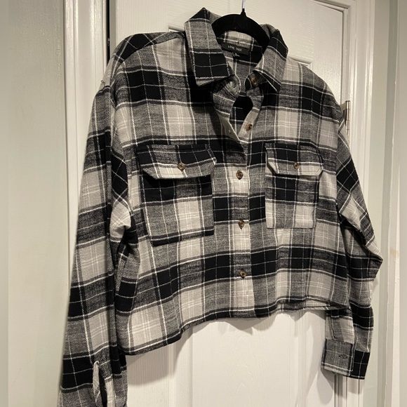 NWT Tilly’s Love Tree Size S Black Gray Plaid Cropped Flannel Button Down Shirt - Picture 5 of 11